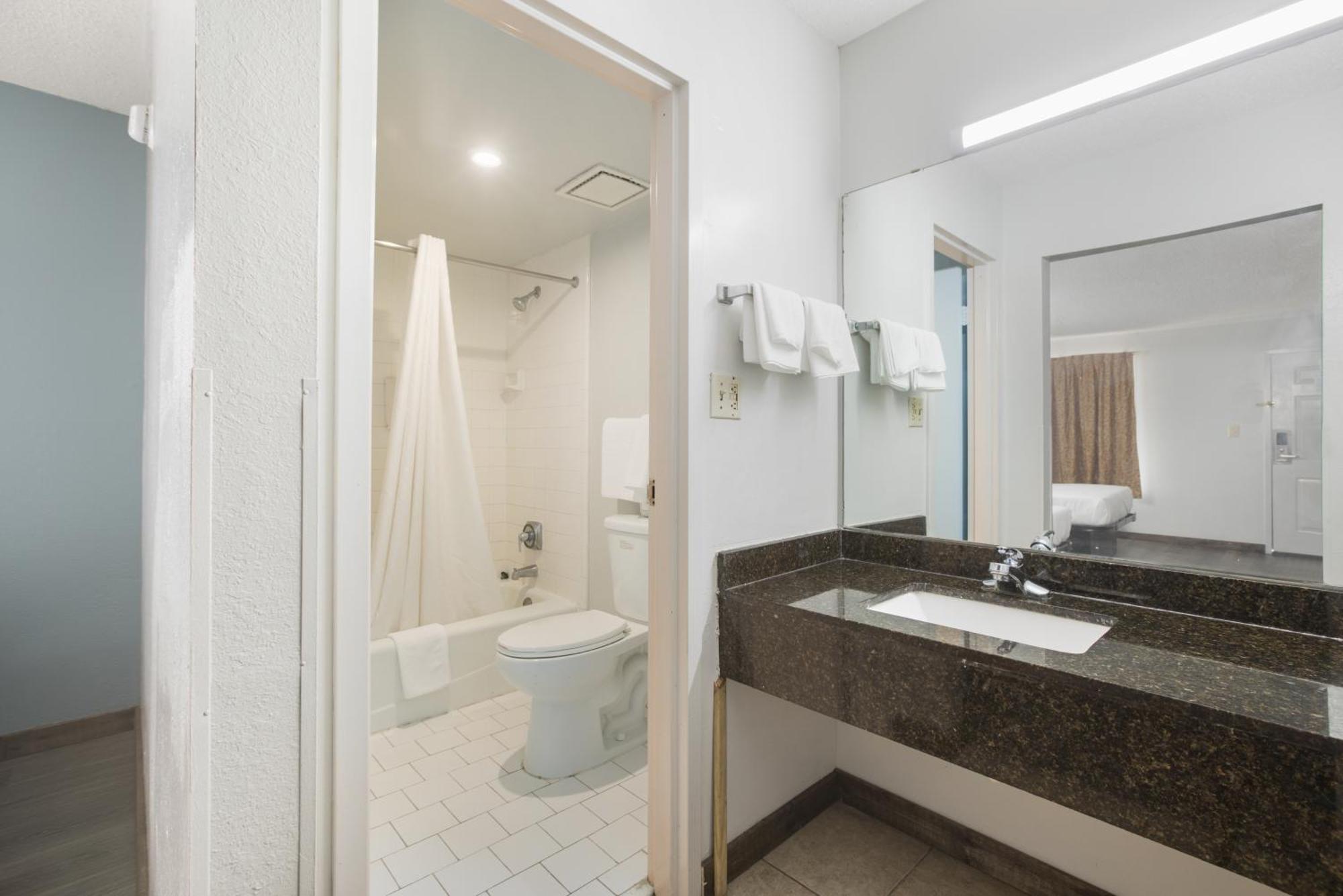 Americas Best Value Inn Stockbridge Bilik gambar