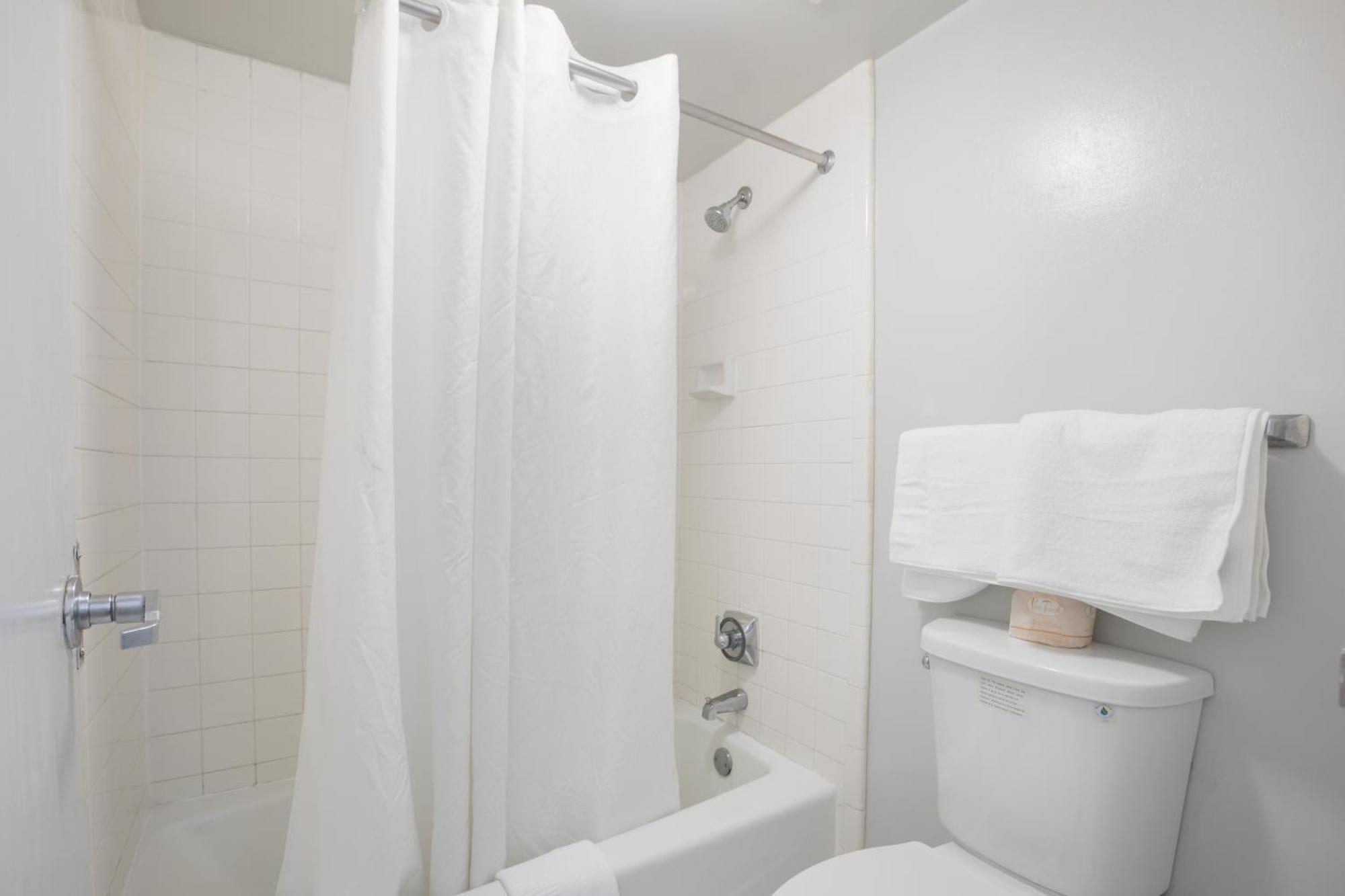 Americas Best Value Inn Stockbridge Bilik gambar