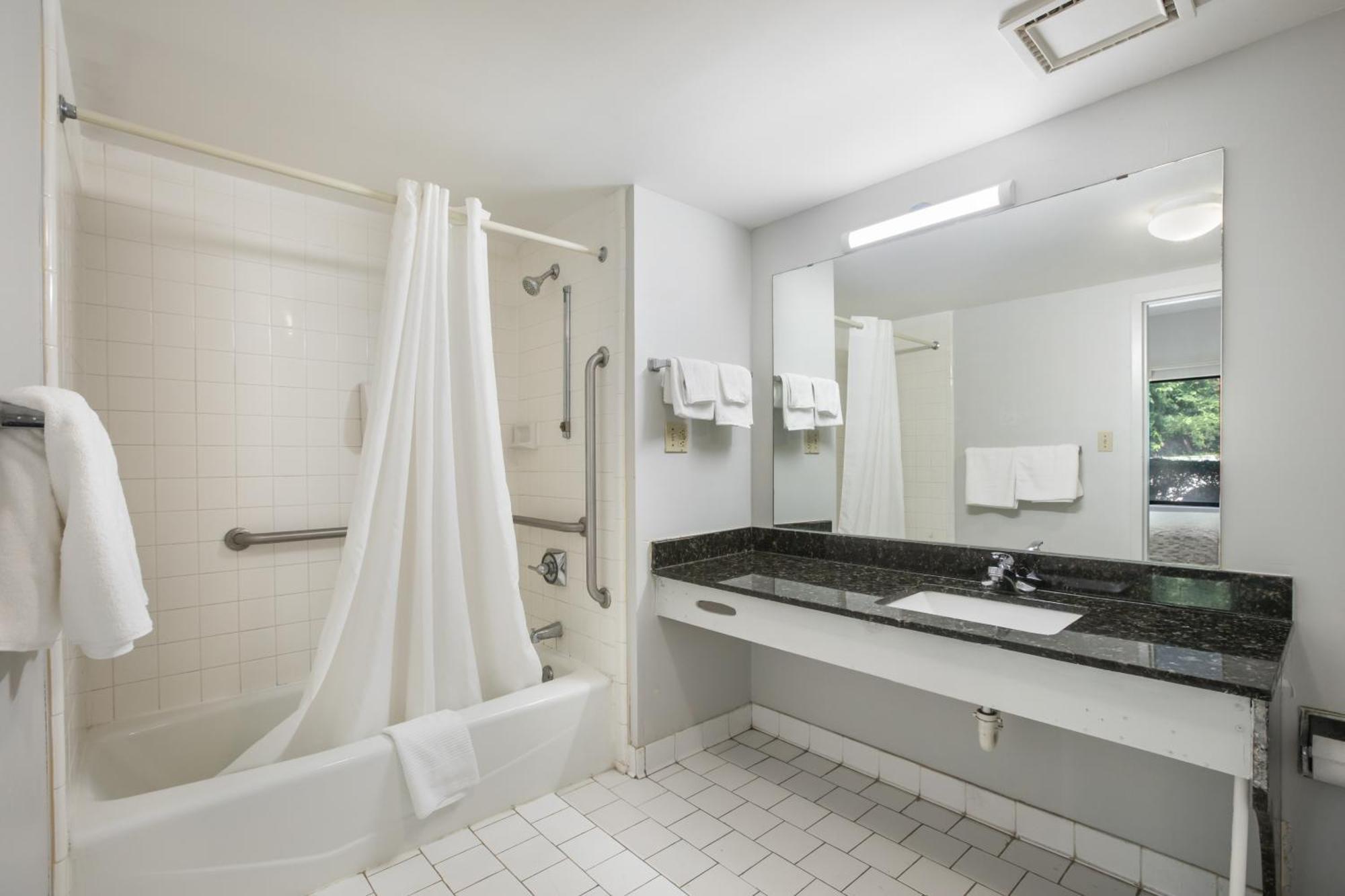 Americas Best Value Inn Stockbridge Bilik gambar
